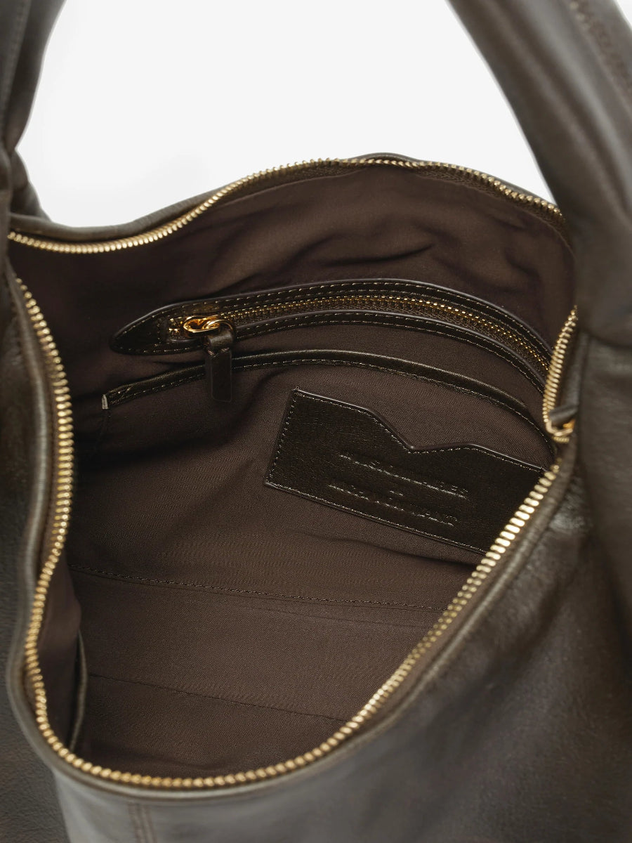 les-visionnaires-x-michi-von-want-tasche-amie-brushed-no129-concept-store-duesseldorf