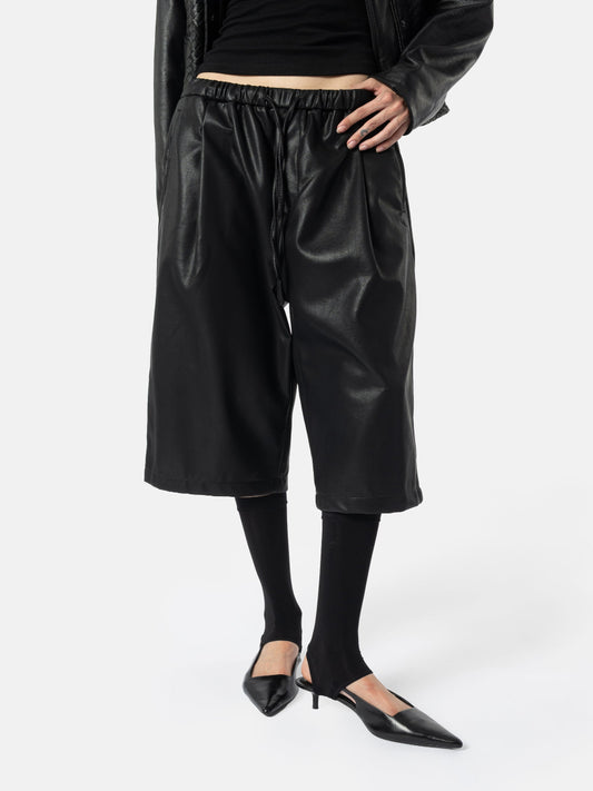 elias-rumelis-hose-lixi-vegan-leather-no129-concept-store-duesseldorf