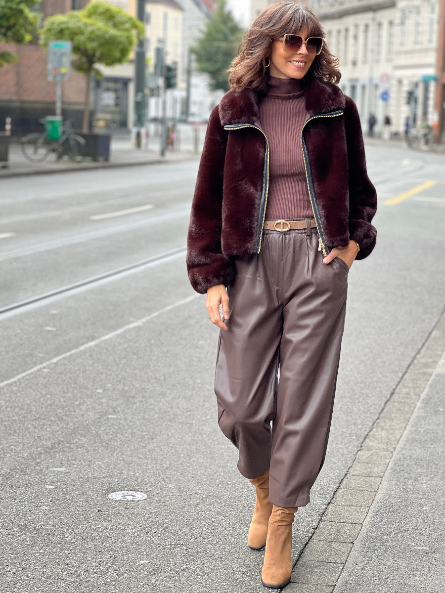 bsb-hose-barrel-lederoptik-no129-concept-store-duesseldorf