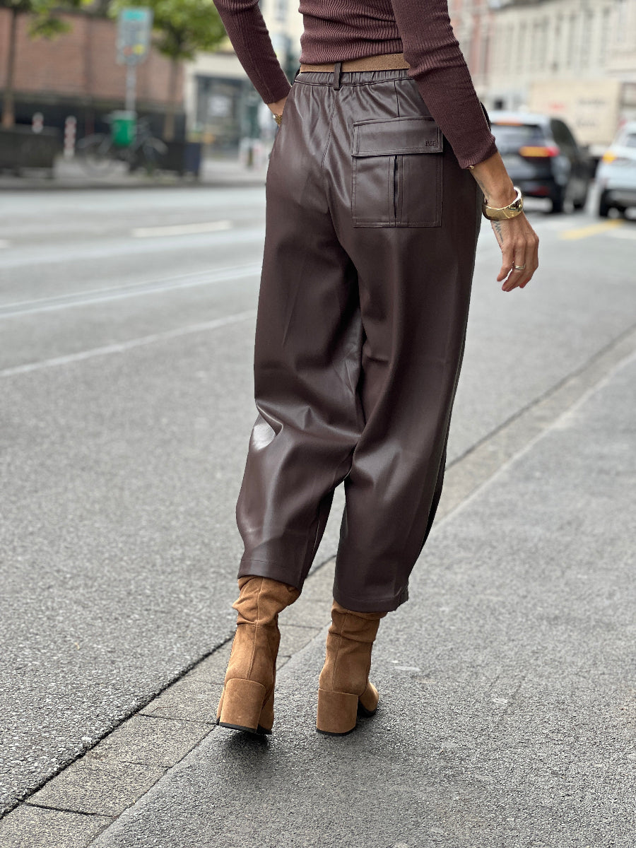 bsb-hose-barrel-lederoptik-no129-concept-store-duesseldorf