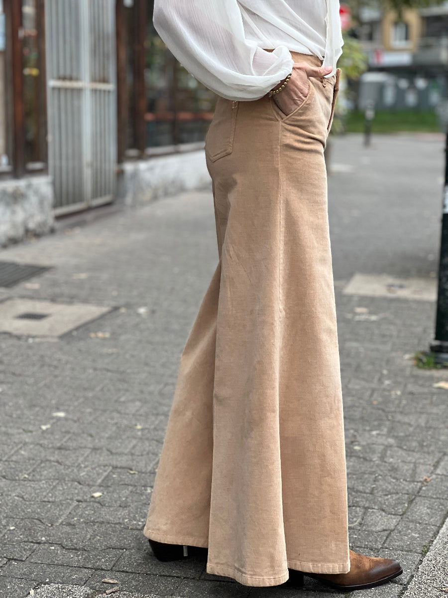 fracomina-hose-superflare-cord-no129-concept-store-duesseldorf