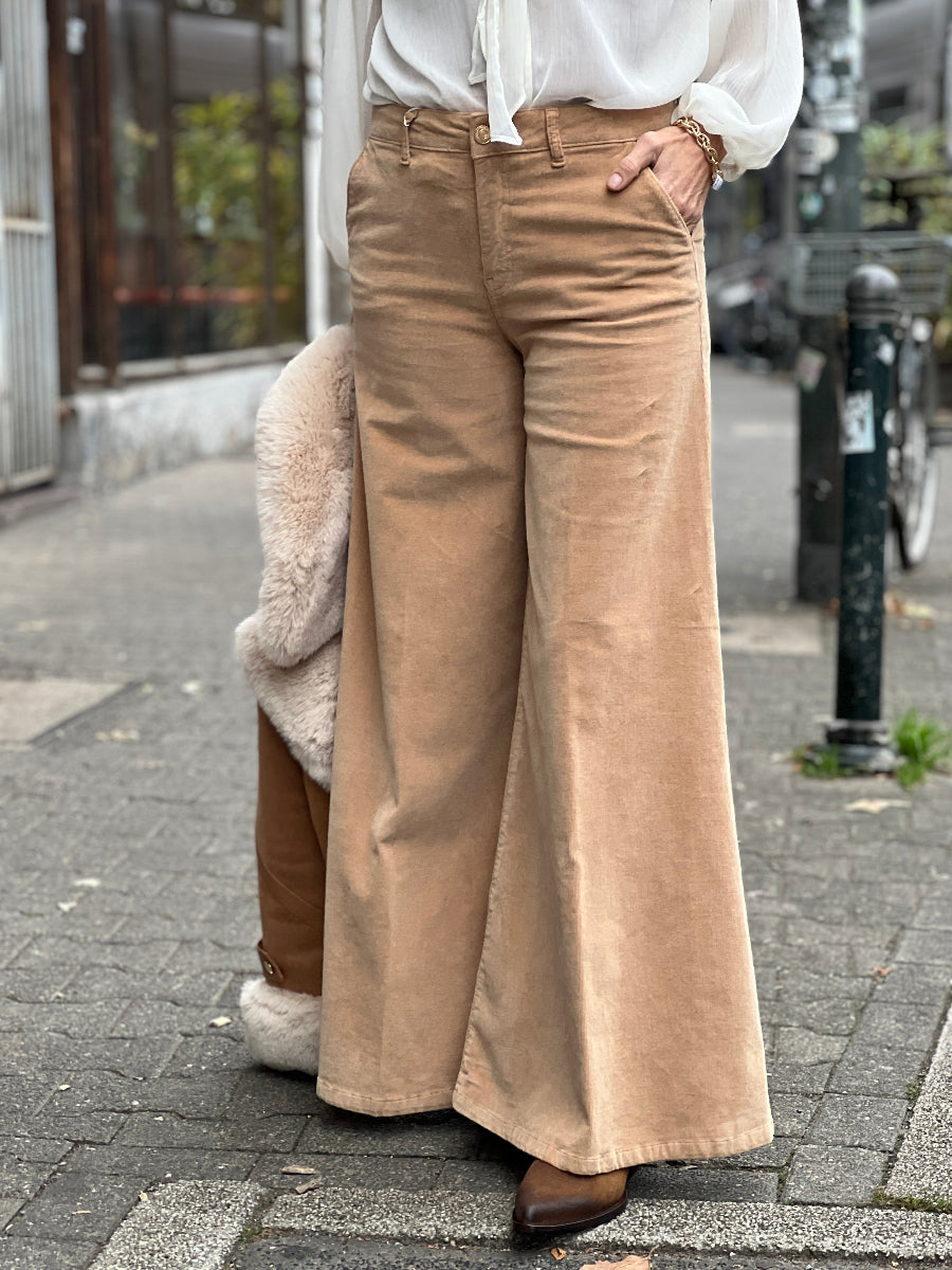 fracomina-hose-superflare-cord-no129-concept-store-duesseldorf