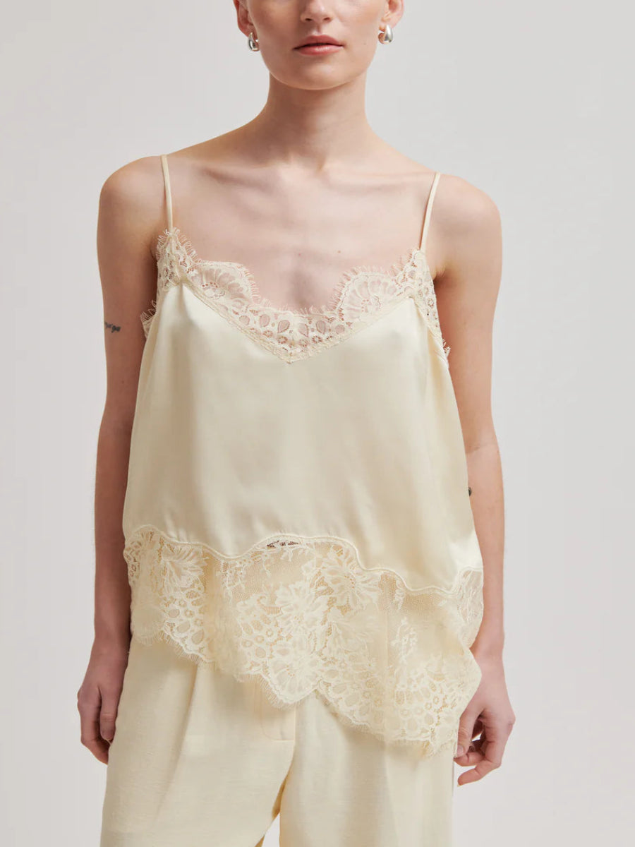second-female-top-wilina-no129-concept-store-duesseldorf